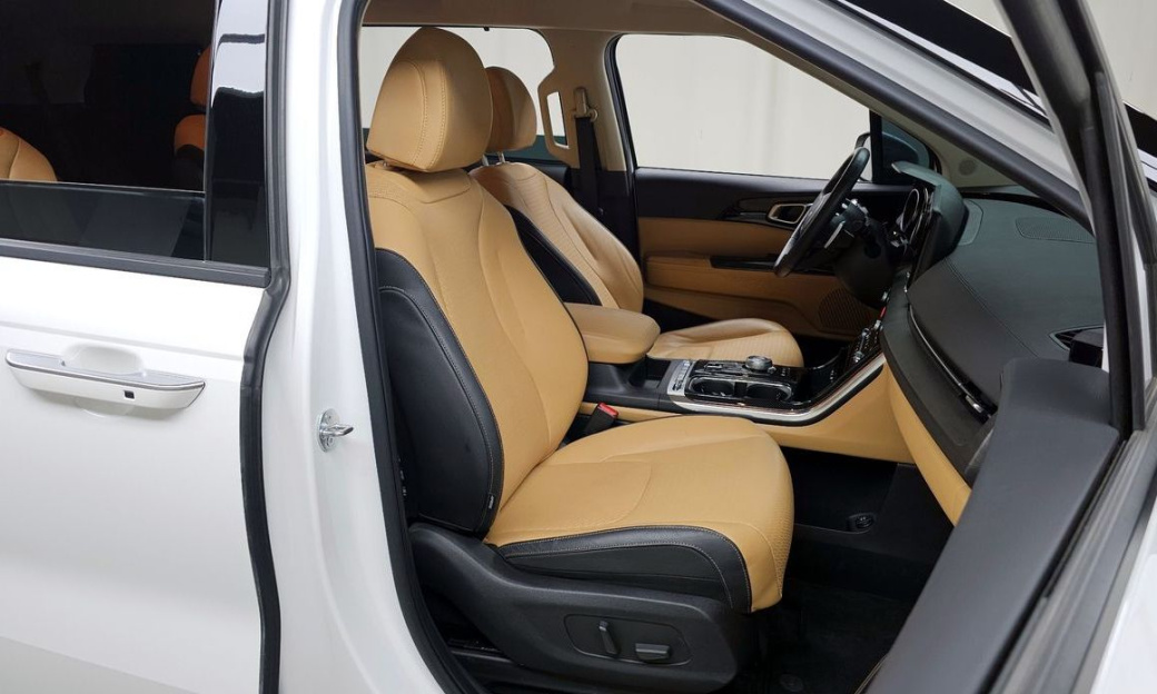 Kia Carnival 7-Seater Outdoor, 2023