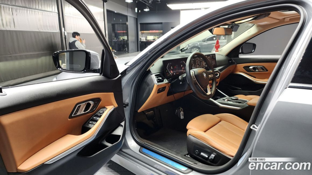 BMW 3-Series 320i, 2023