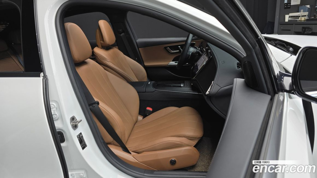 Mercedes-Benz E-Class E200 Avantgarde, 2025