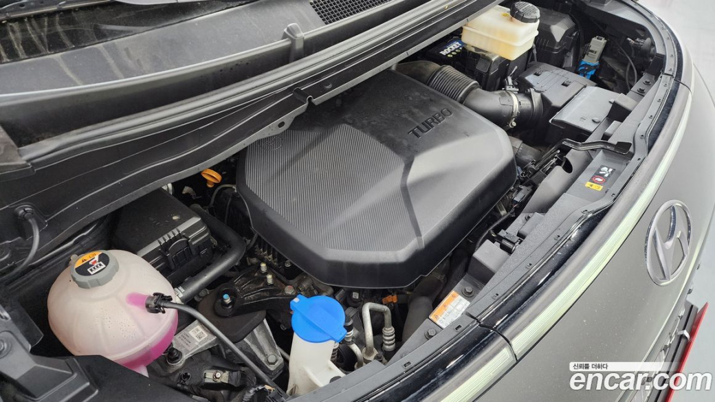 Hyundai Staria 4WD Lounge 9-Seater, 2022