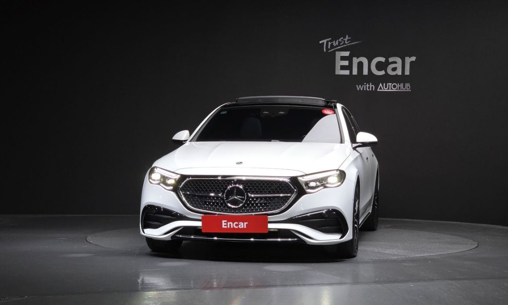 Mercedes-Benz E-Class E300 4MATIC AMG Line, 2025