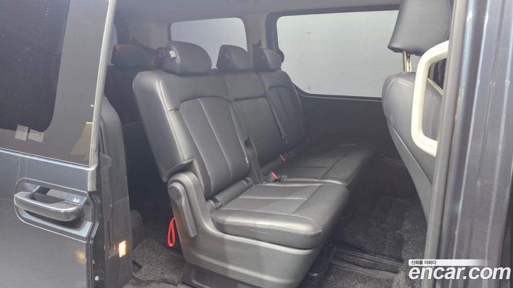 Hyundai Staria 4WD Tourer 9-Seater, 2023