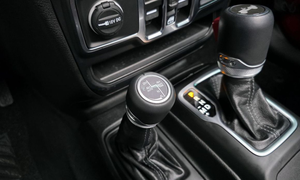 Jeep Wrangler 2.0 Sahara Power Top 4Door, 2024