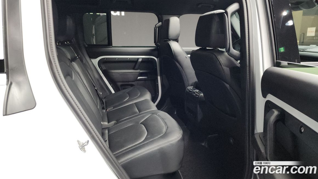 Land Rover Defender 110 D250 X-Dynamic SE, 2025