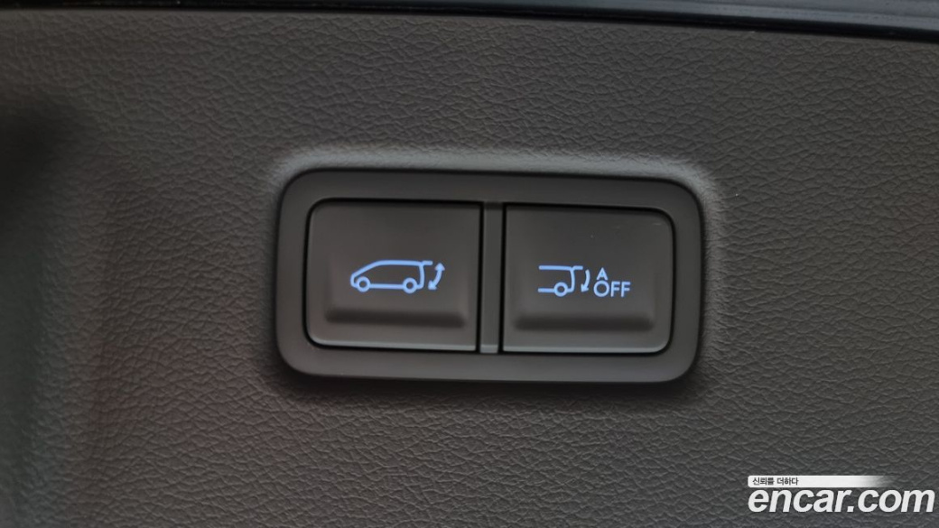 Hyundai Staria 4WD Lounge 7-Seater, 2024