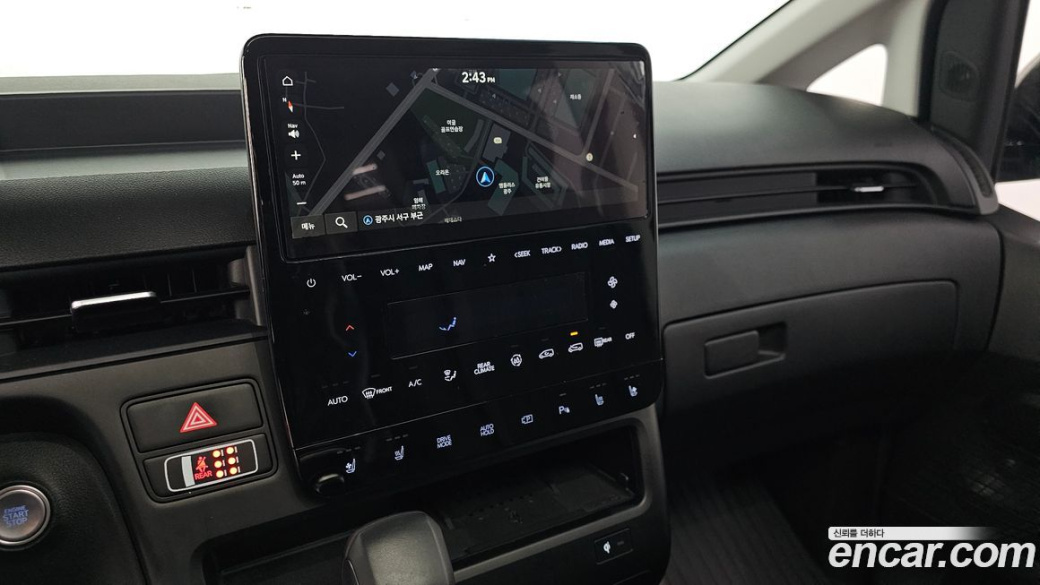 Hyundai Staria 4WD Tourer 9-Seater, 2023