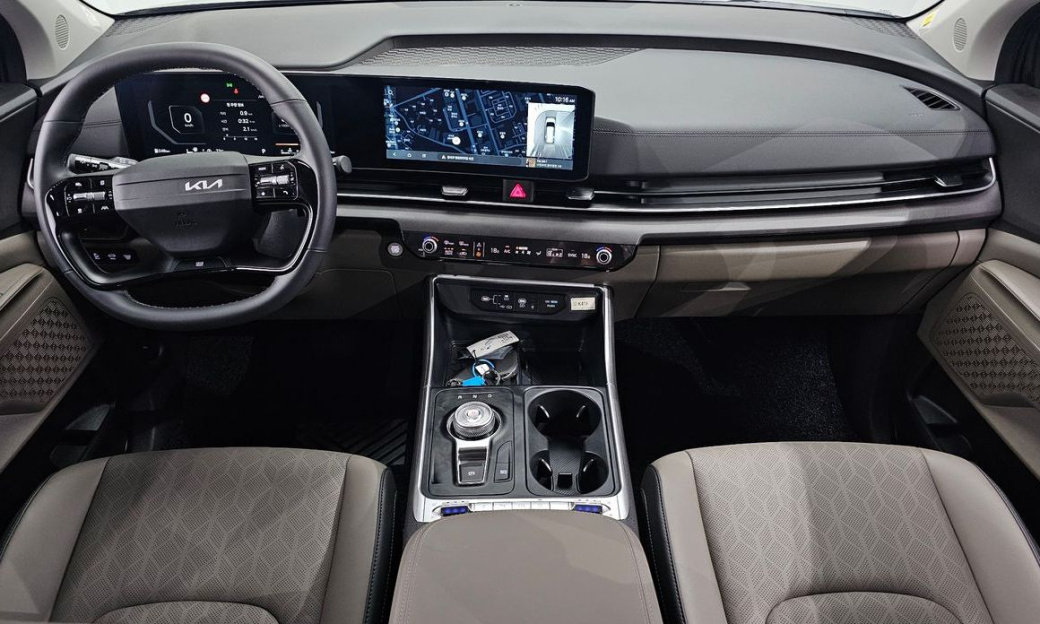 Kia Carnival 9-Seater Prestige, 2025