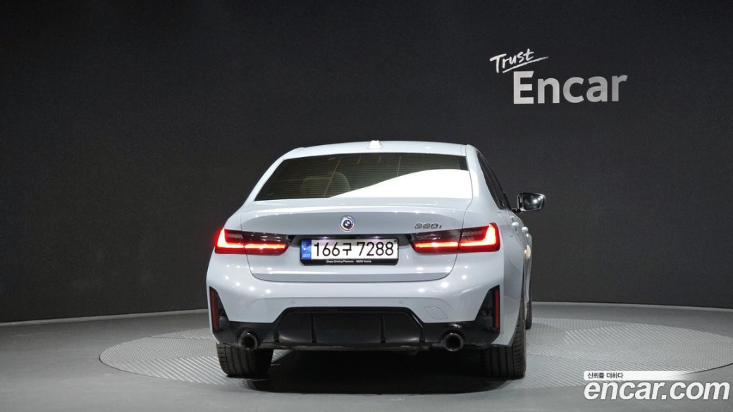 BMW 3-Series 320i M Sport, 2023