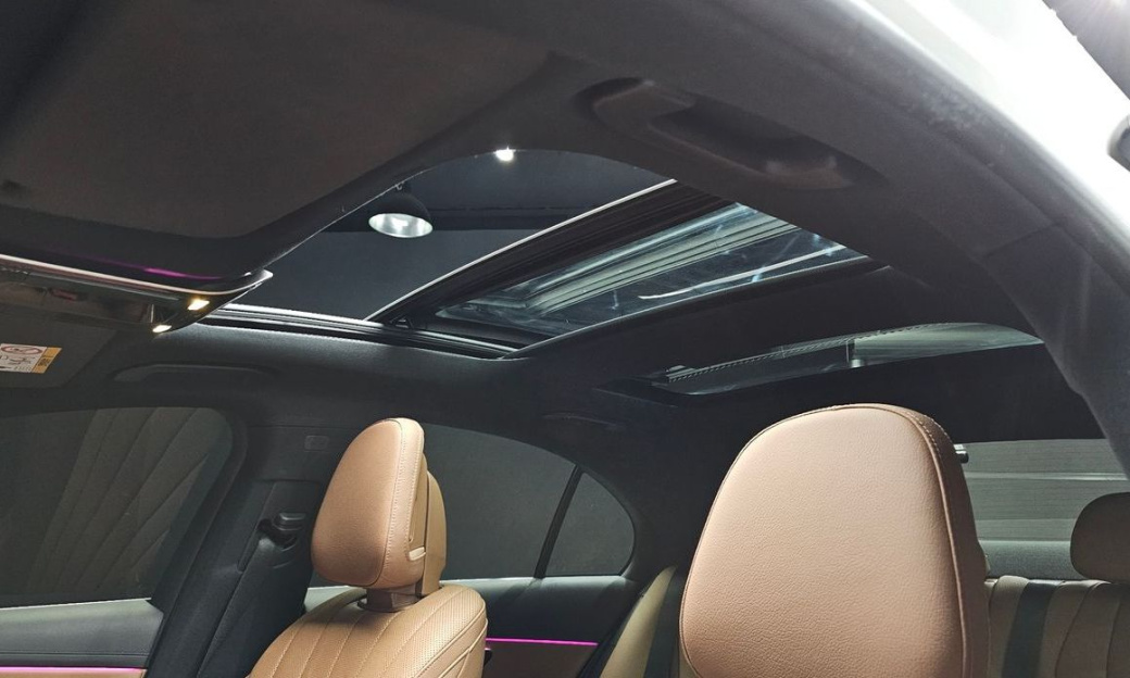 Mercedes-Benz E-Class E300 4MATIC AMG Line, 2024