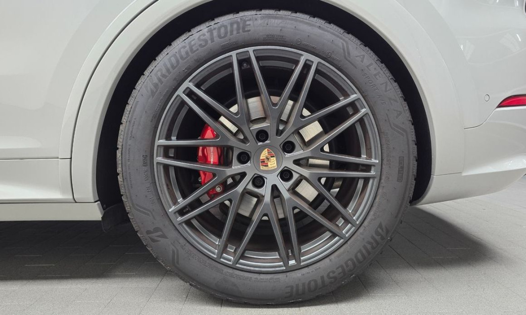Porsche Cayenne 4.0 GTS Coupe, 2025