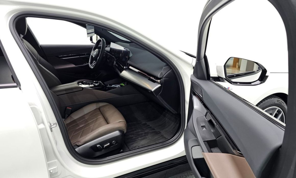 BMW 5-Series 520i M Sport, 2024