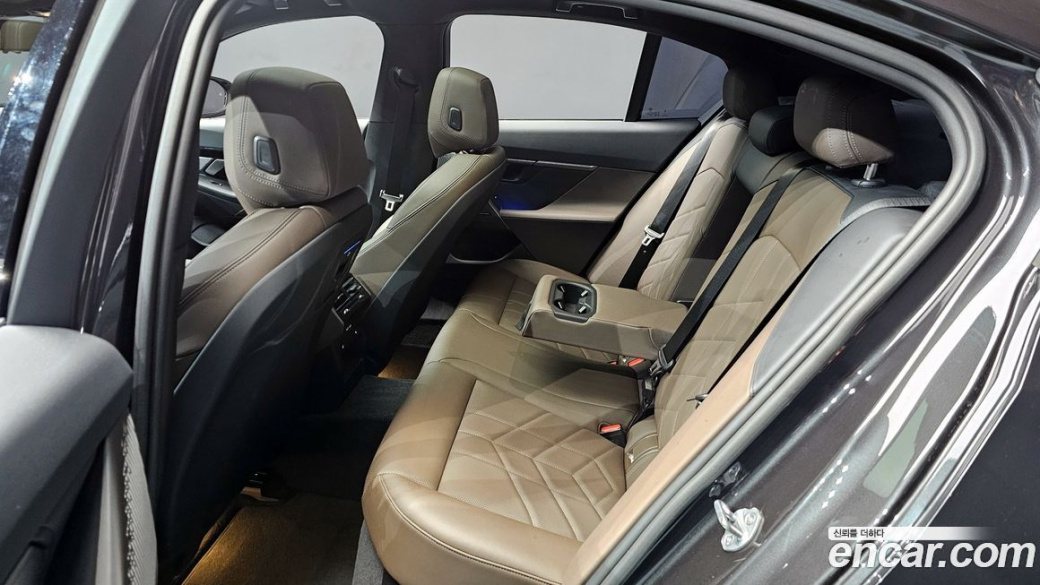 BMW 5-Series 520i, 2024