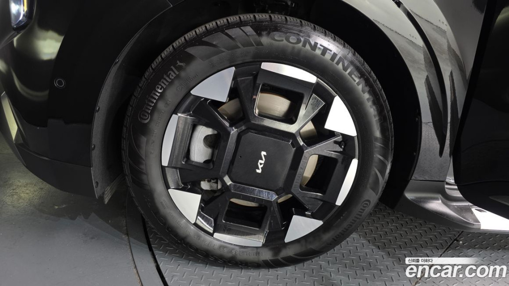 Kia Carnival 9-Seater Hi Limousine, 2024