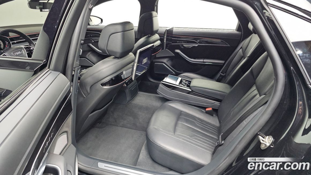 Audi A8 55 TFSI Quattro LWB, 2021