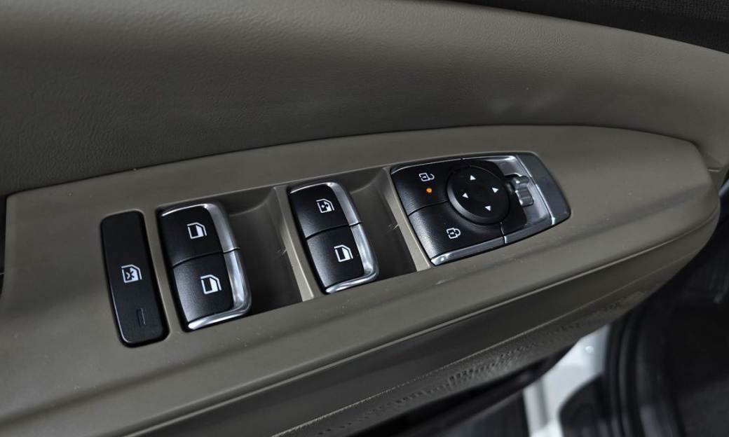 Kia Carnival 9-Seater Hi Limousine (Special Vehicle), 2025