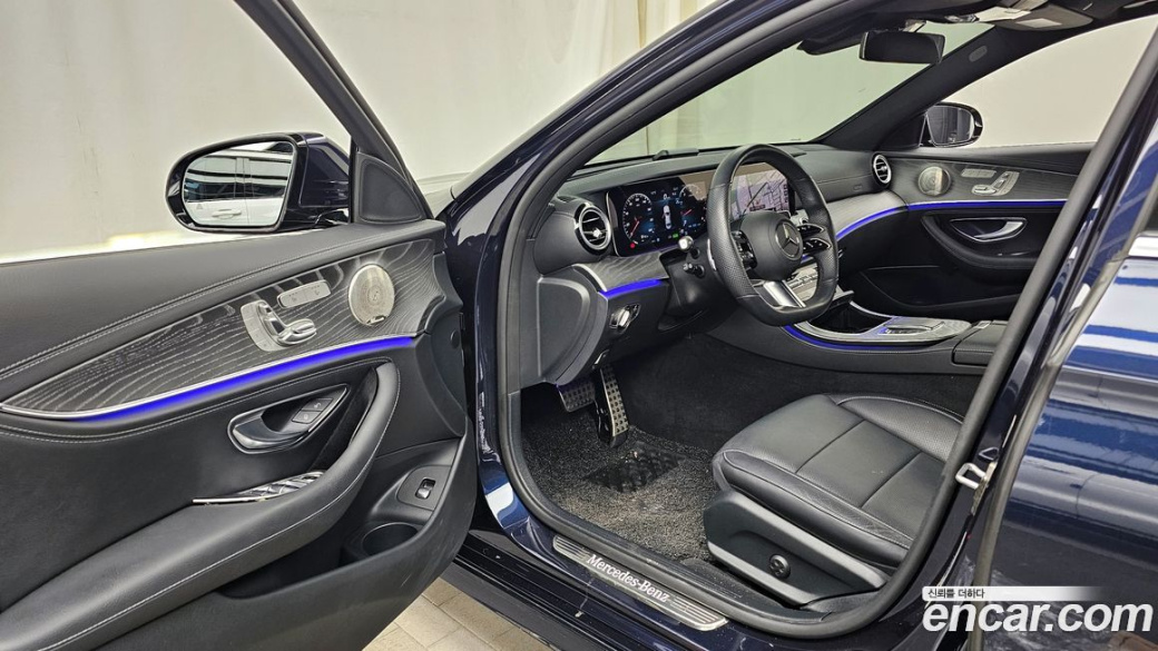 Mercedes-Benz E-Class E350 4MATIC AMG Line, 2022