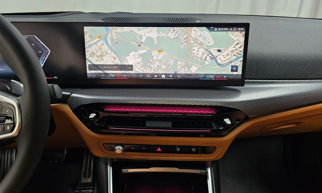 BMW 3-Series 320i M Sport, 2025