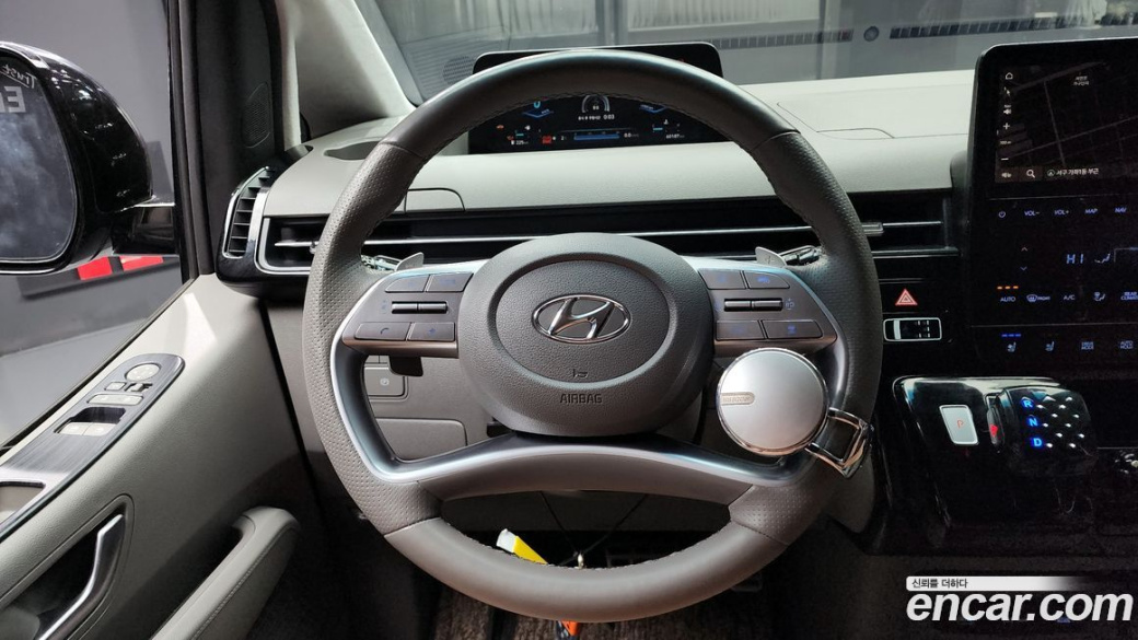 Hyundai Staria 4WD Lounge 7-Seater, 2023