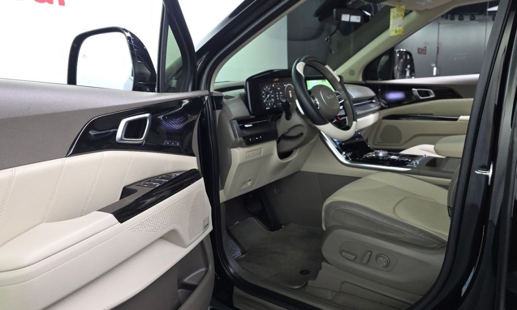Kia Carnival 11-Seater Signature, 2023