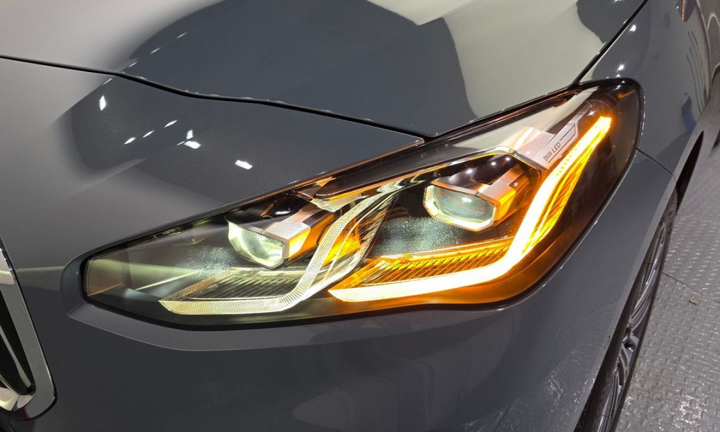 BMW 2-Series 220i Luxury, 2025