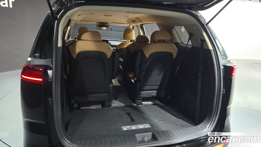 Kia Carnival 9-Seater Prestige, 2023