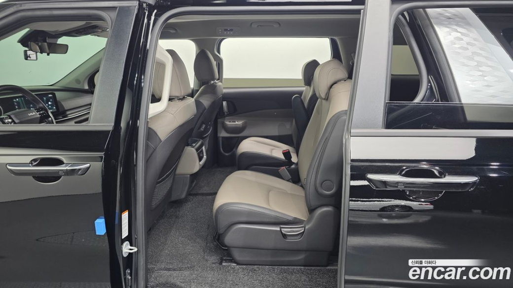 Kia Carnival 9-Seater Prestige, 2025