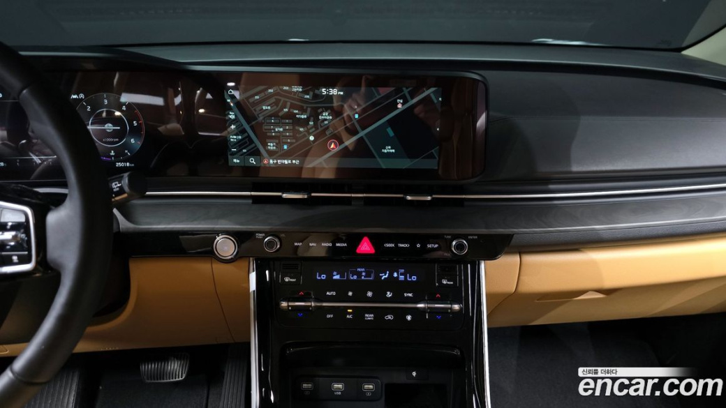 Kia Carnival 7-Seater Signature, 2023
