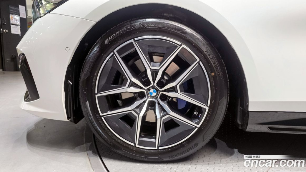 BMW 5-Series 520i M Sport, 2025