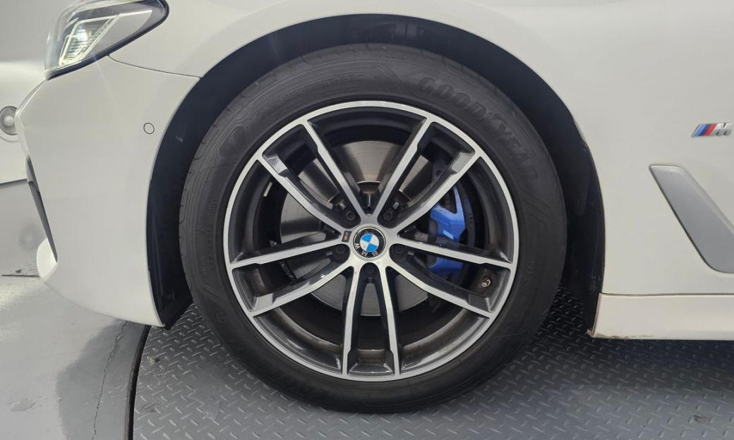 BMW 5-Series 520i M Sport, 2023