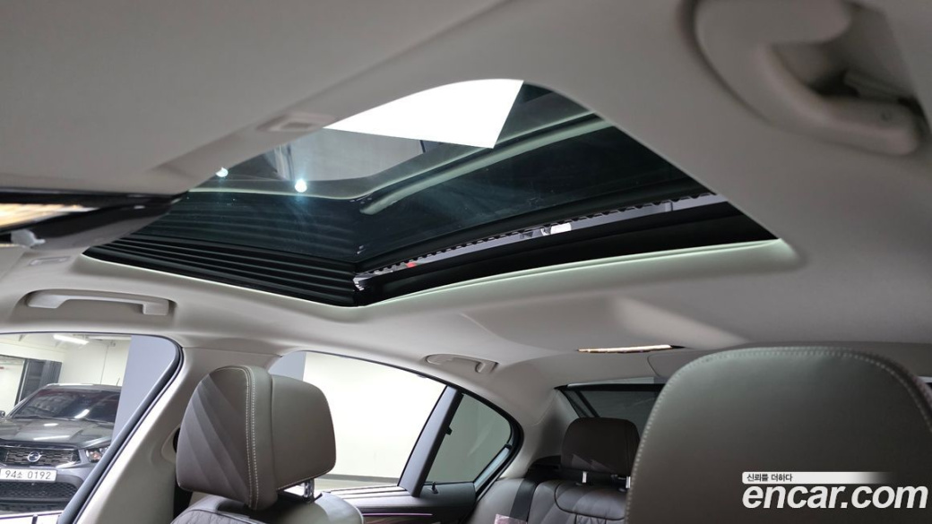 BMW 5-Series 530i Luxury, 2023