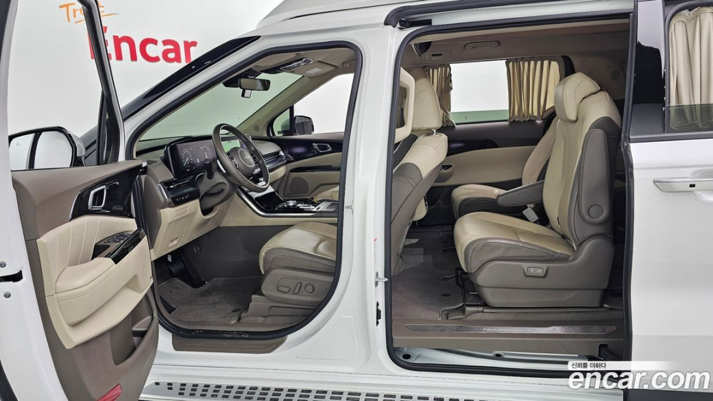 Kia Carnival 9-Seater Hi-Limousine, 2022