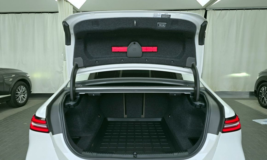 BMW 5-Series 520i, 2024