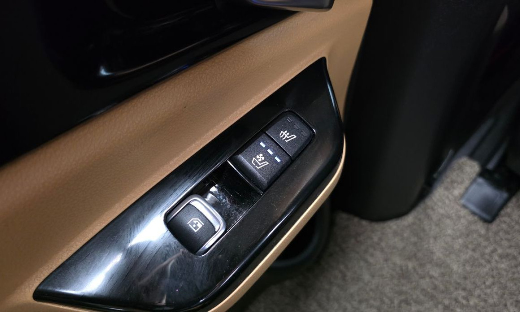 Kia Carnival 7-Seater Signature, 2023