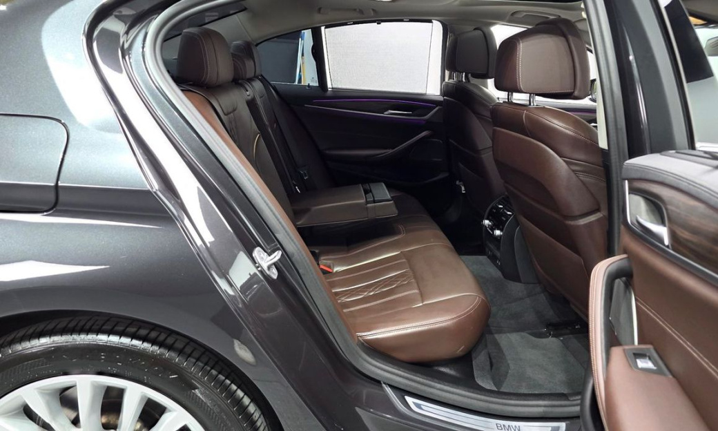 BMW 5-Series 530i xDrive Luxury, 2022