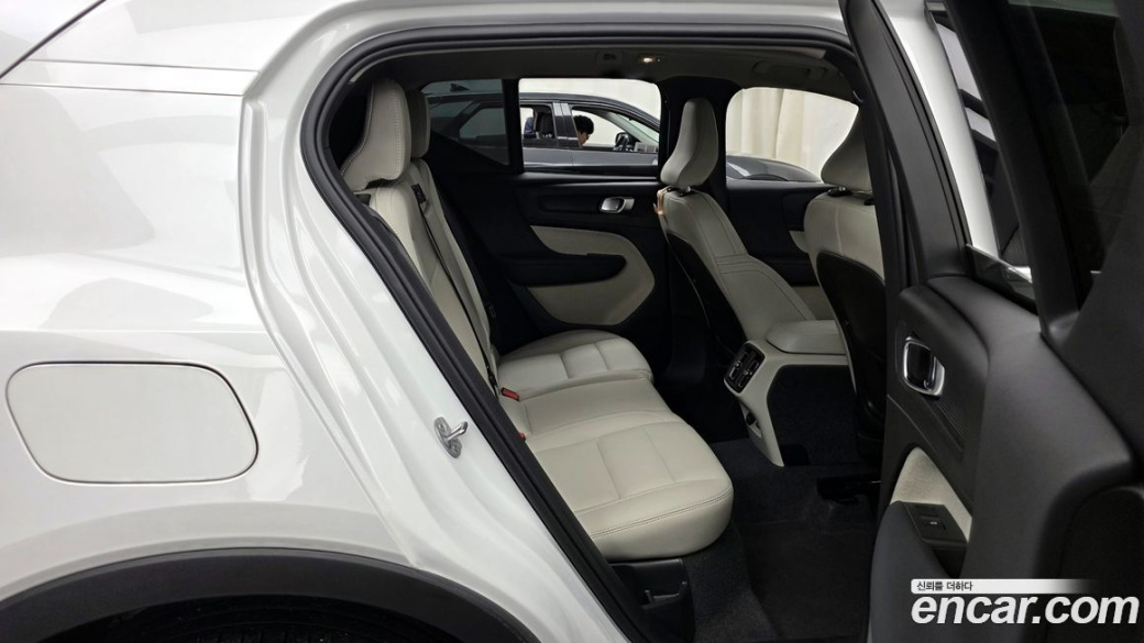 Volvo XC40 B4 Ultimate Bright, 2024