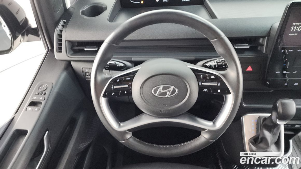 Hyundai Staria Tourer 11-Seater, 2024