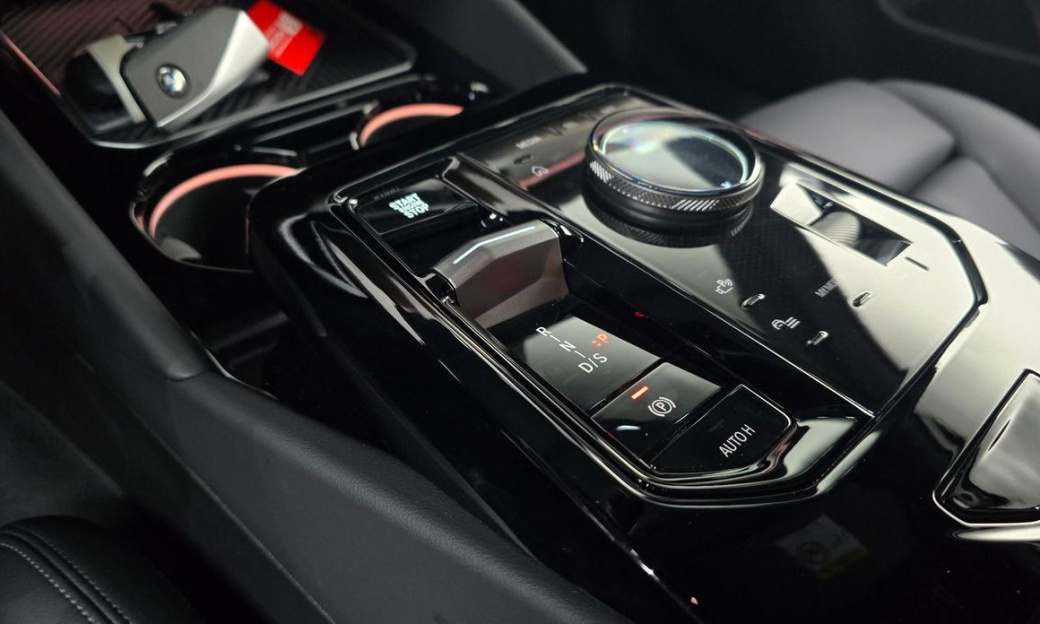 BMW 5-Series 520i M Sport, 2025
