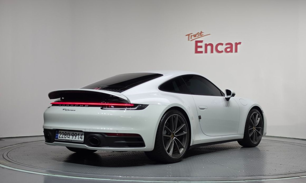 Porsche 911 Carrera, 2024