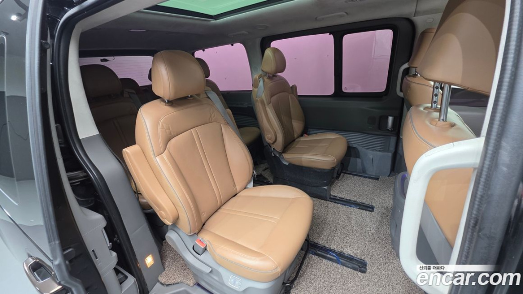 Hyundai Staria Lounge 9-Seater, 2022