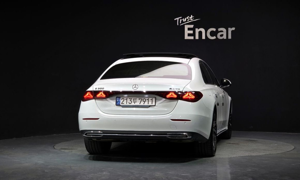 Mercedes-Benz E-Class E300 4MATIC Exclusive, 2024