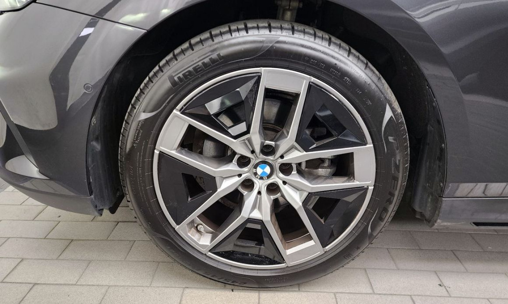 BMW 5-Series 520i, 2024