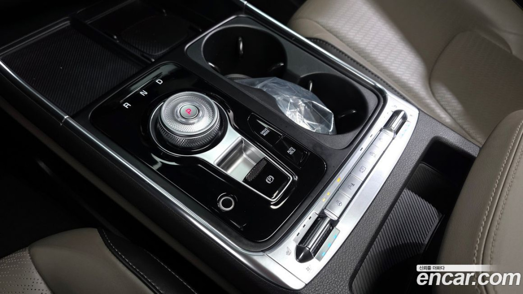Kia Carnival 7-Seater Gravity, 2024
