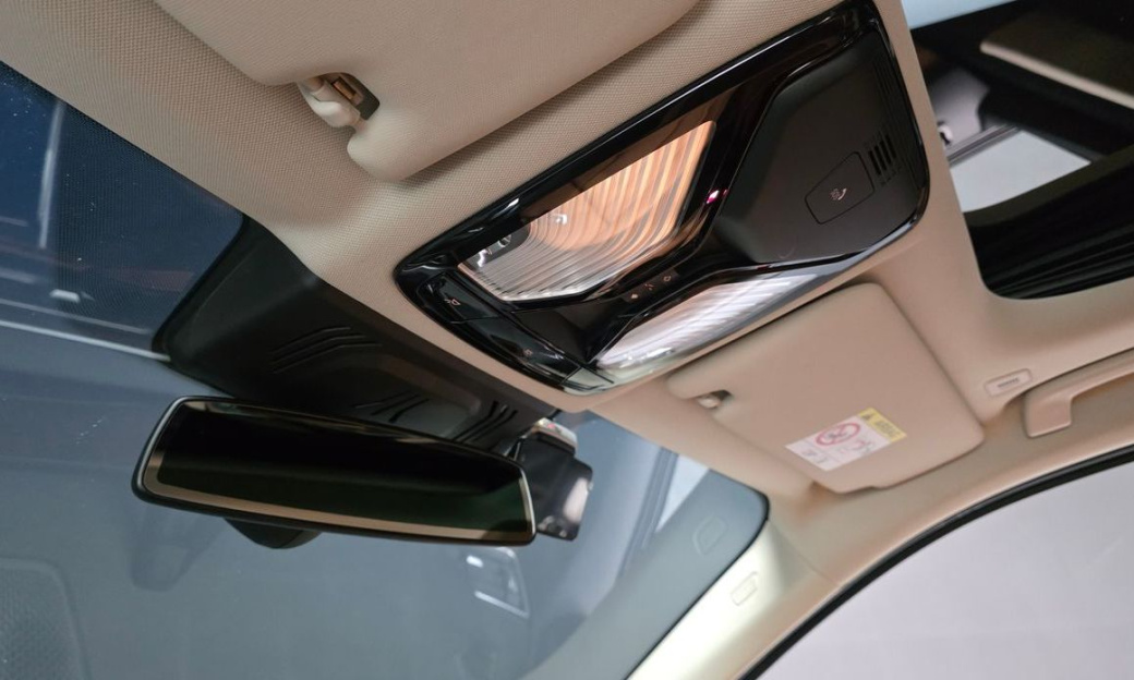 BMW 3-Series 320i, 2023