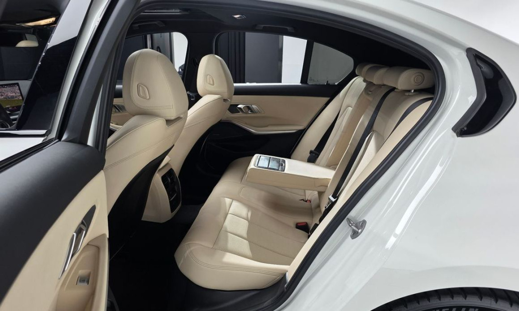 BMW 3-Series 320i M Sport, 2024