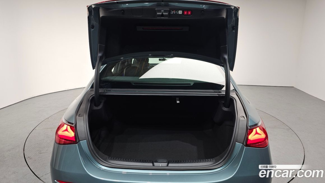 Mercedes-Benz E-Class E200 Avantgarde, 2025