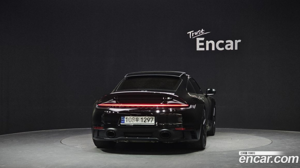 Porsche 911 Carrera 4 GTS, 2023