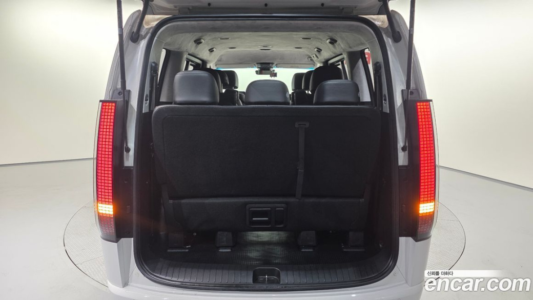 Hyundai Staria Lounge 9-Seater, 2023