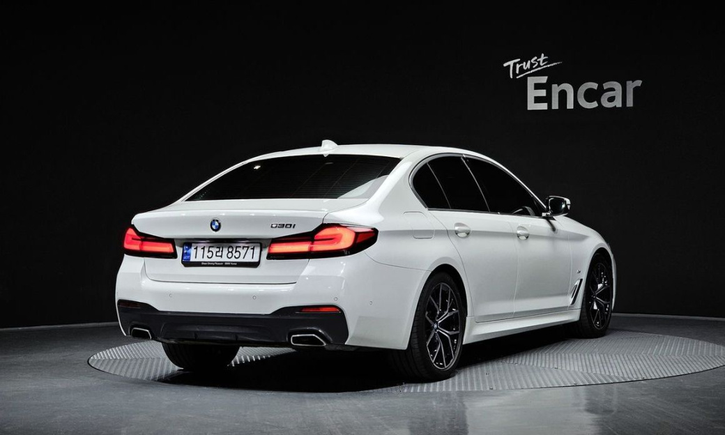 BMW 5-Series 530i M Sport Package, 2023