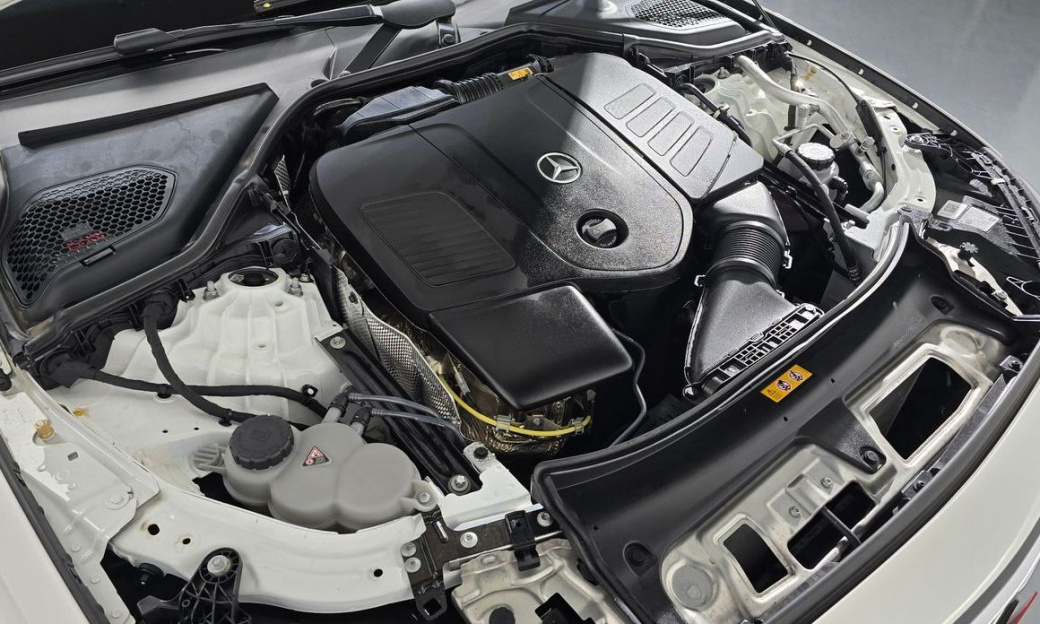 Mercedes-Benz E-Class E200 AMG Line, 2026