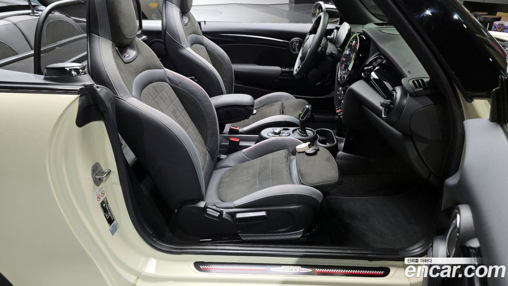 Mini Cooper Convertible JCW, 2022